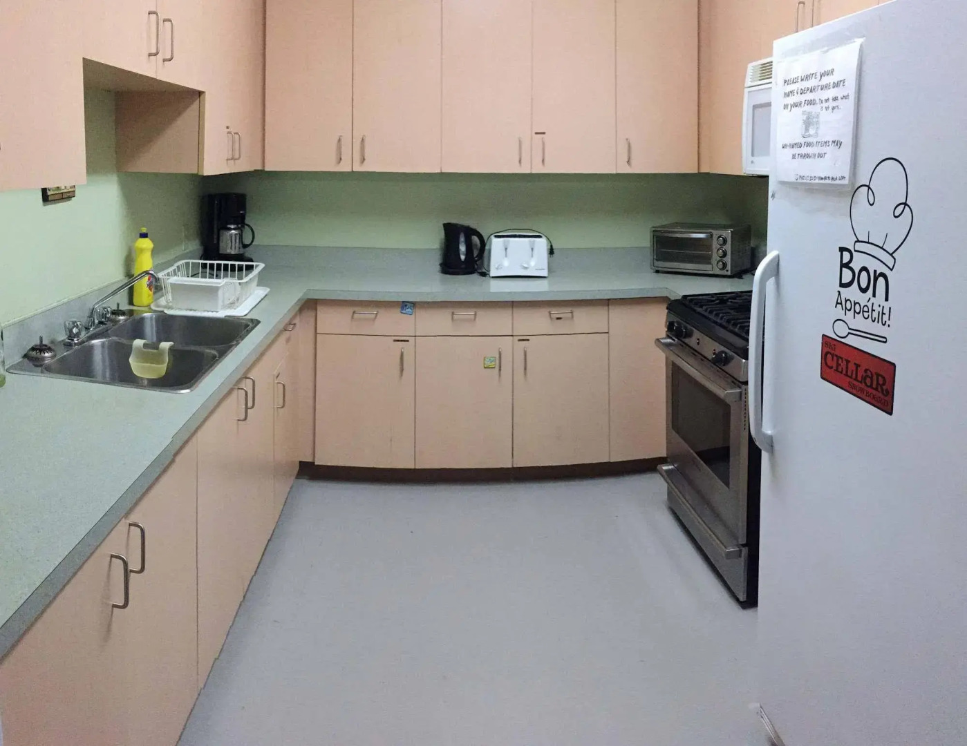 Castle Mountain Ski Lodge - Hostel