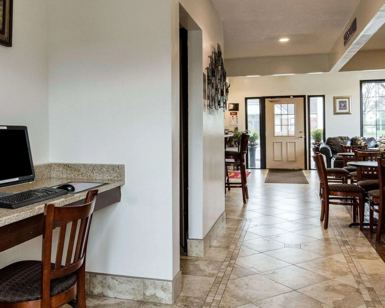 Econo Lodge University