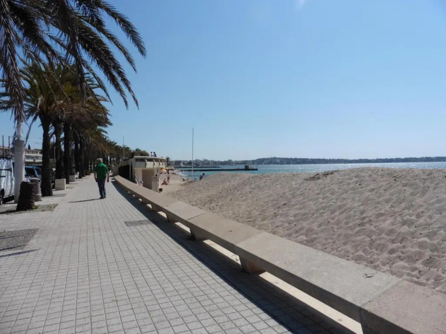 App.T2 De Standing Proche De La Mer