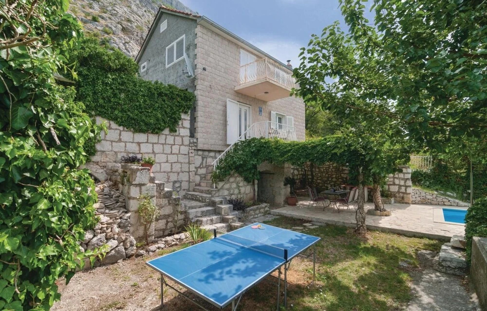 Awesome Home in Duce With Wifi and 2 Bedrooms