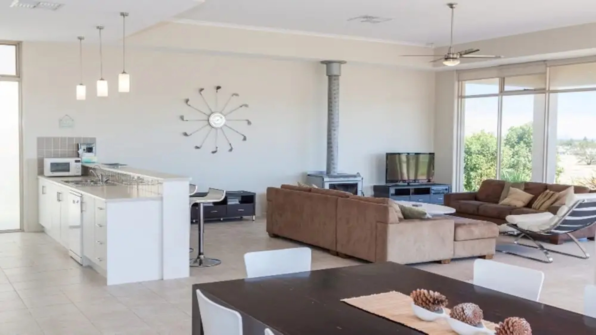 Golfers Paradise (18th Tee) - 52 Huntingdale Drive