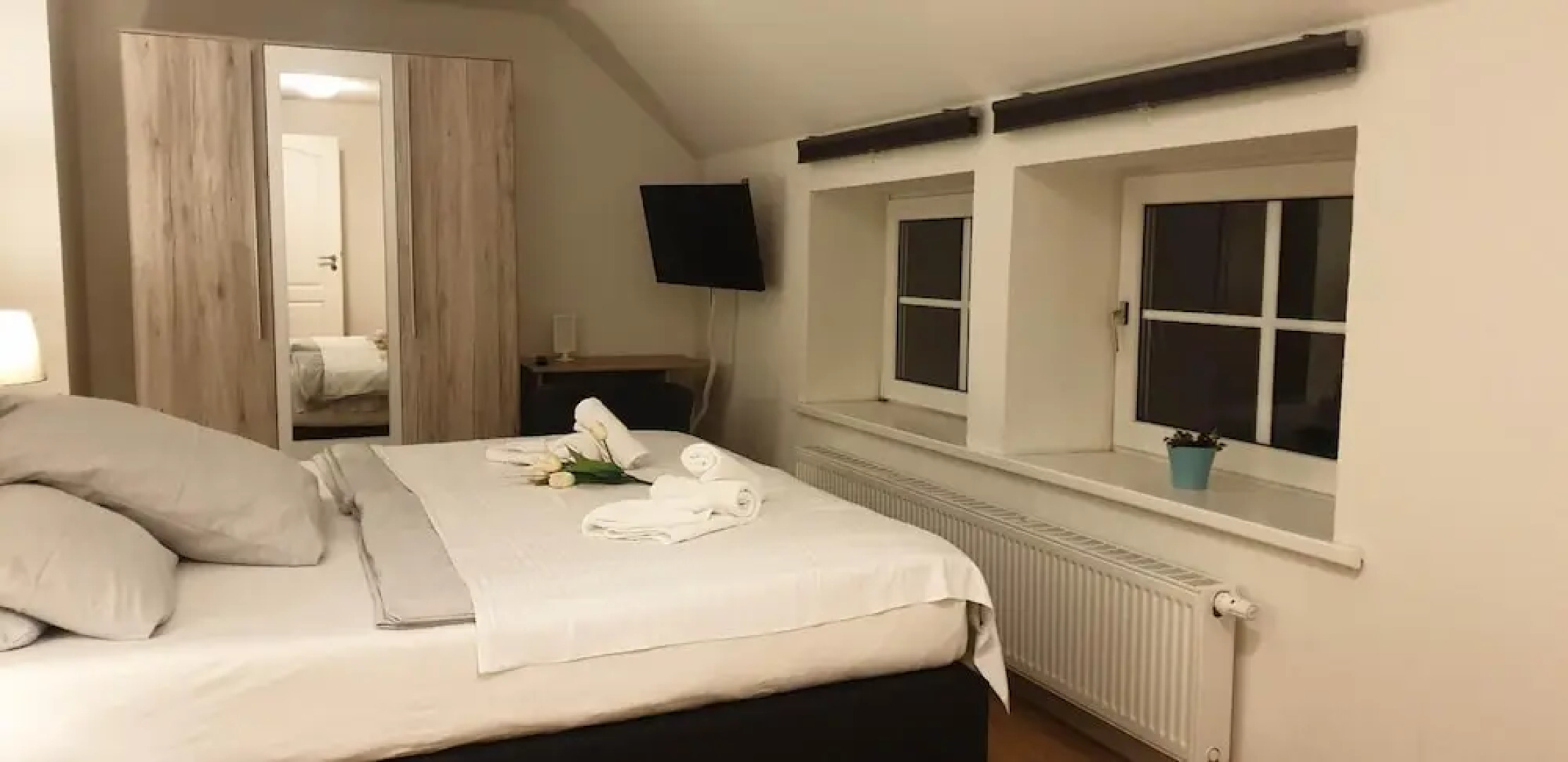 Apartment With Garden and City View