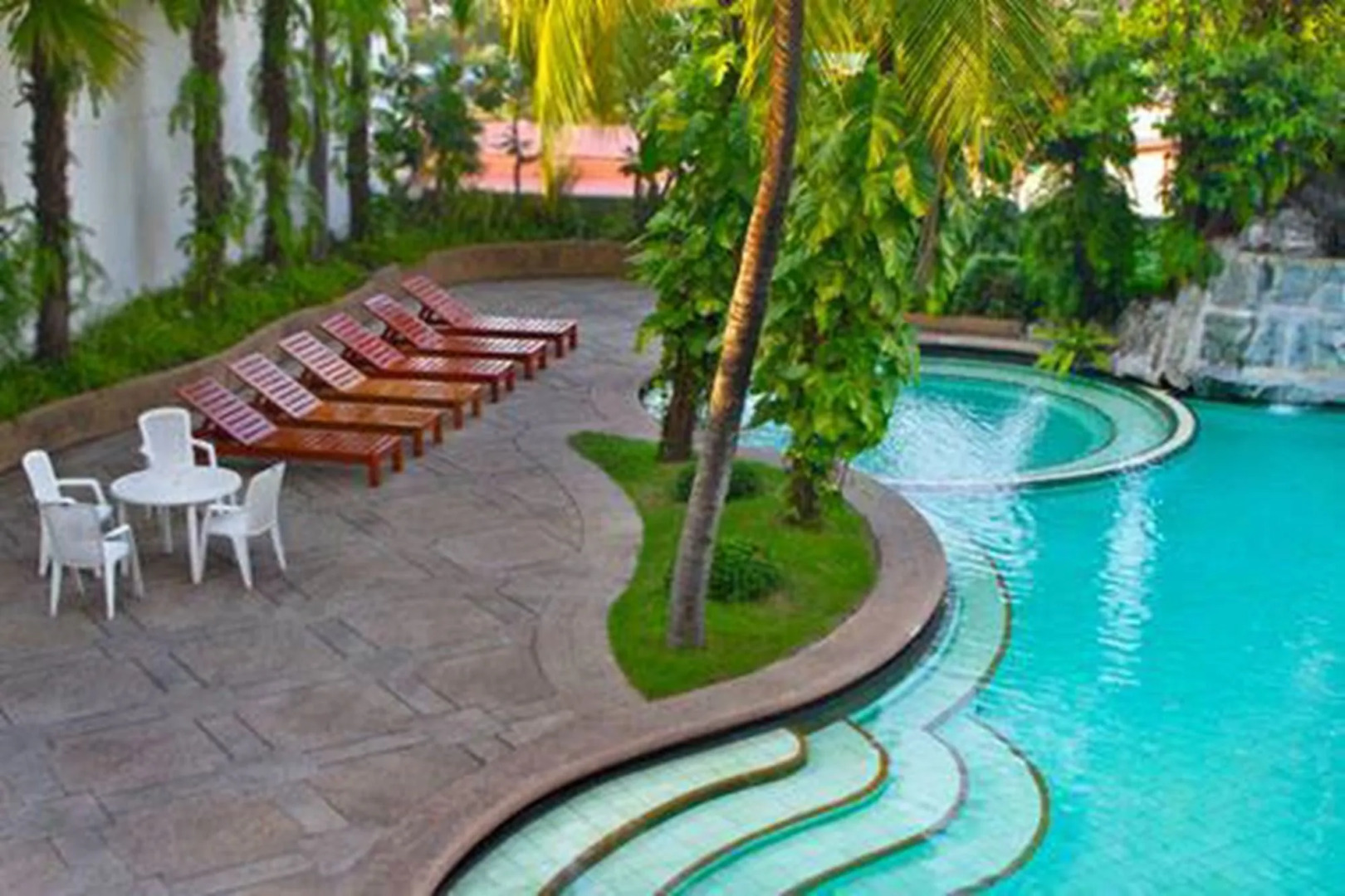 Topland Hotel & Convention Centre