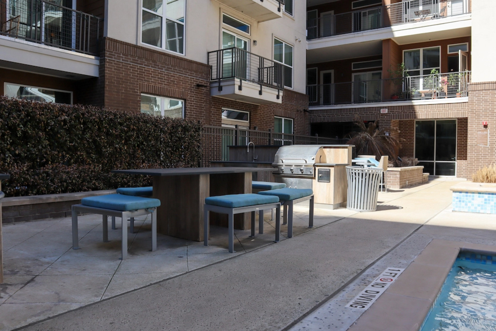 Spacious Apt With Amenities! Downtown Location!