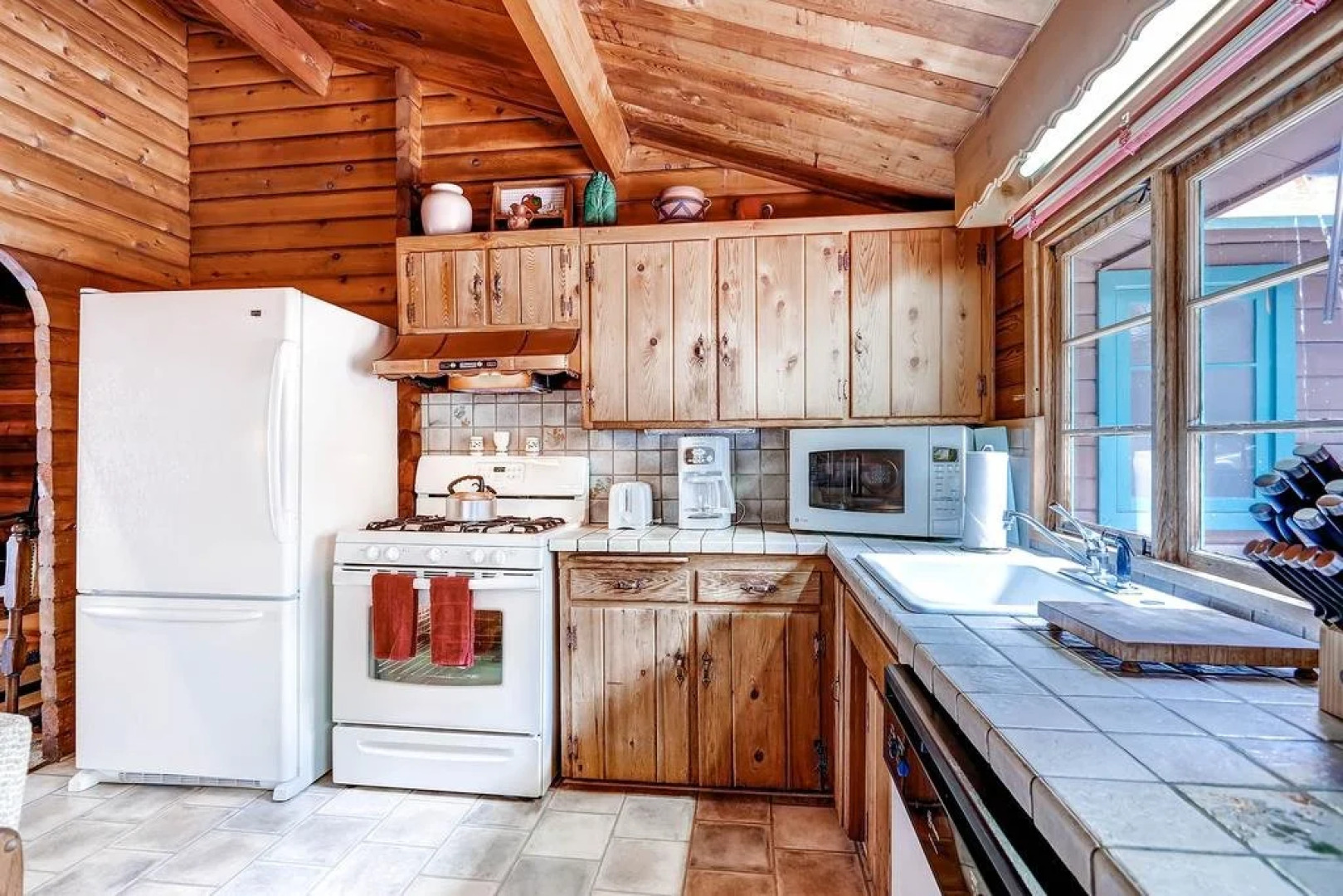 Alm Haus Standard Downtown Private Home by McCartney