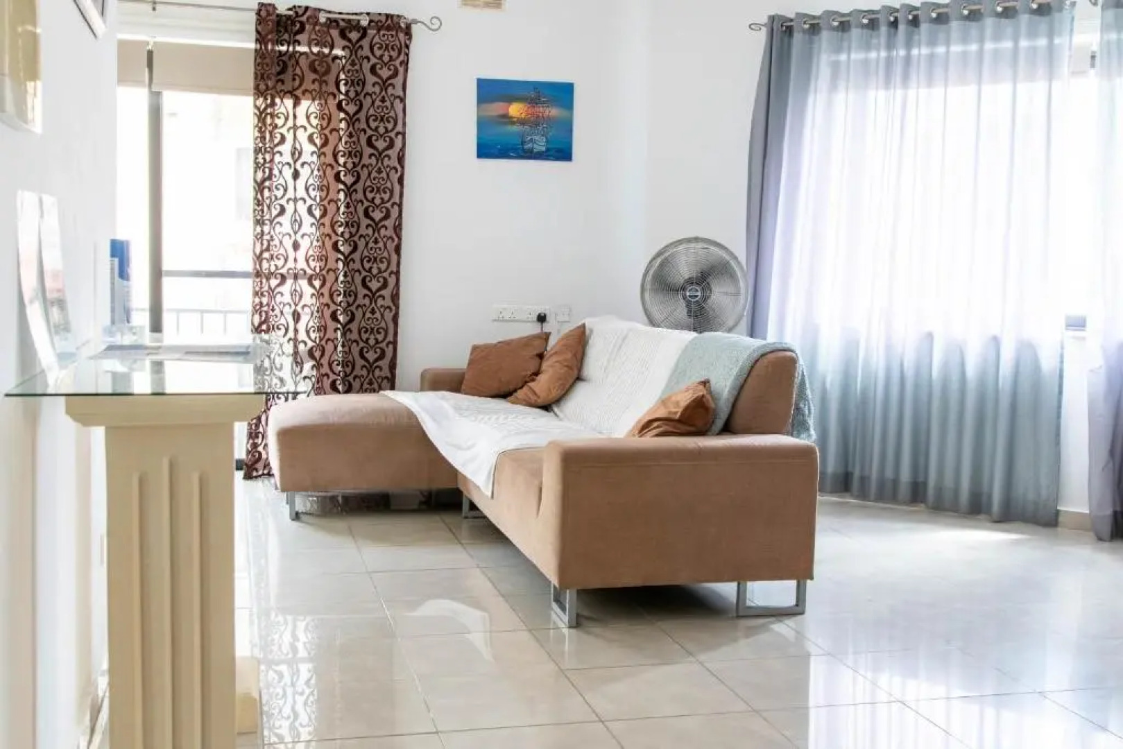 Spacious 3-bedroom apartment 30 seconds from sea
