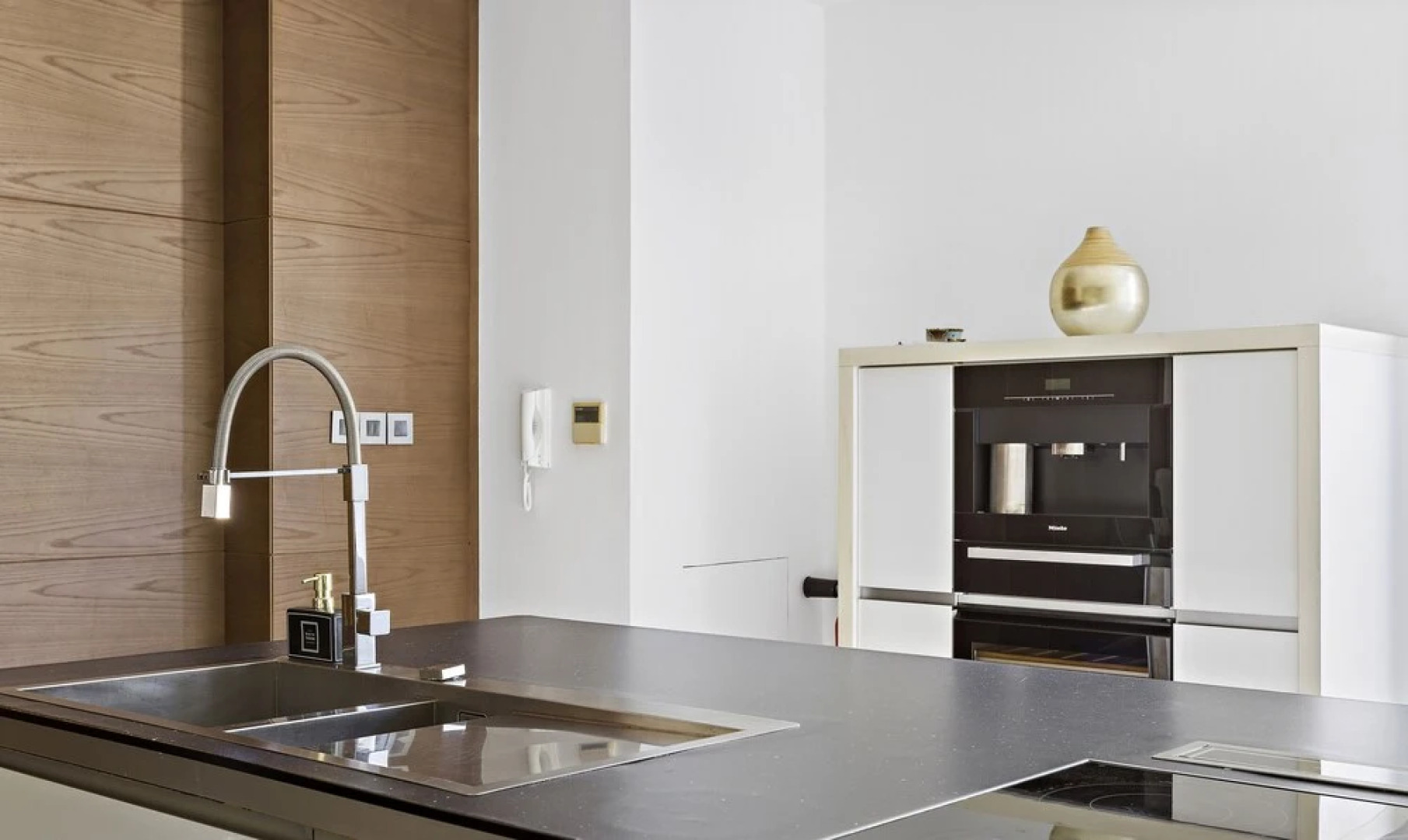 WelHome - Extraordinary Giant Water Villa on Nurai Island