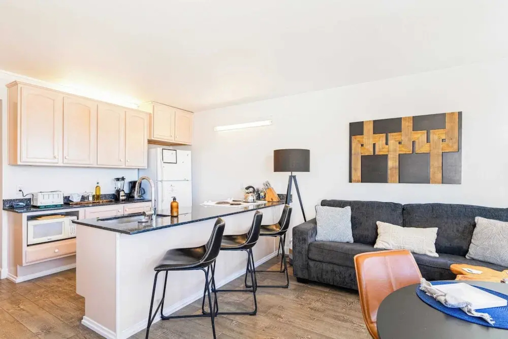 2 Cayucan Bungalows Steps to Beach + Shared Lounge Sleeps 12