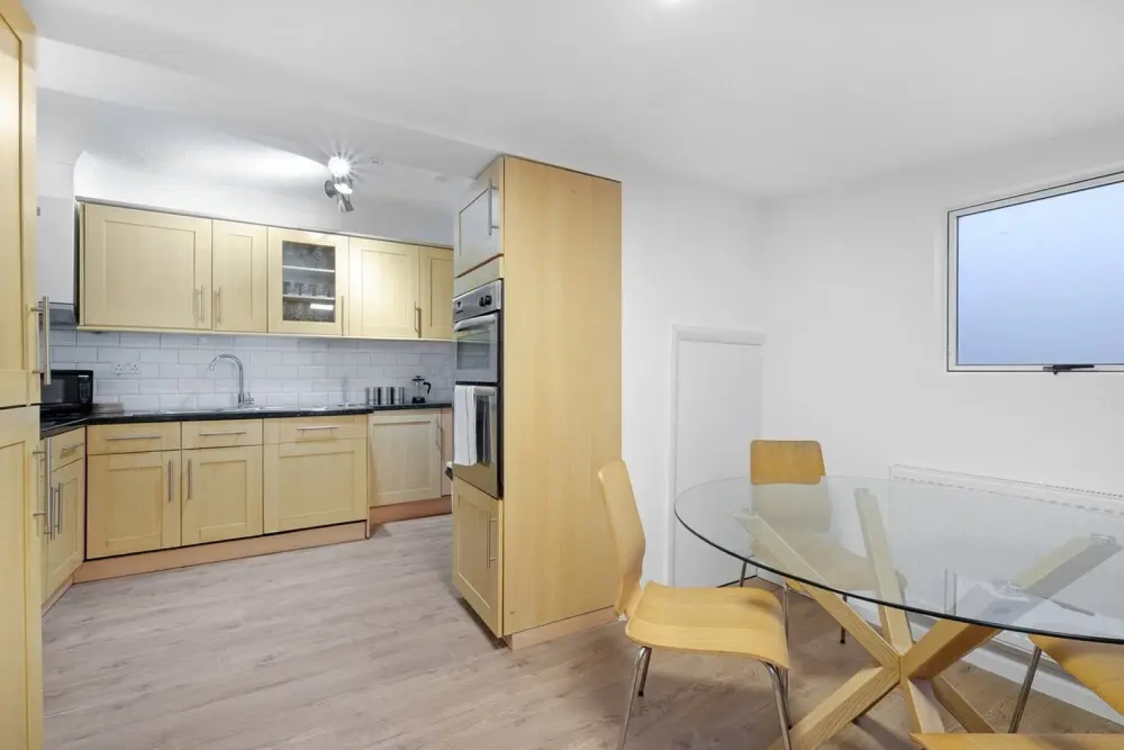 Bright 4 bed 2 bath house near Pinewood