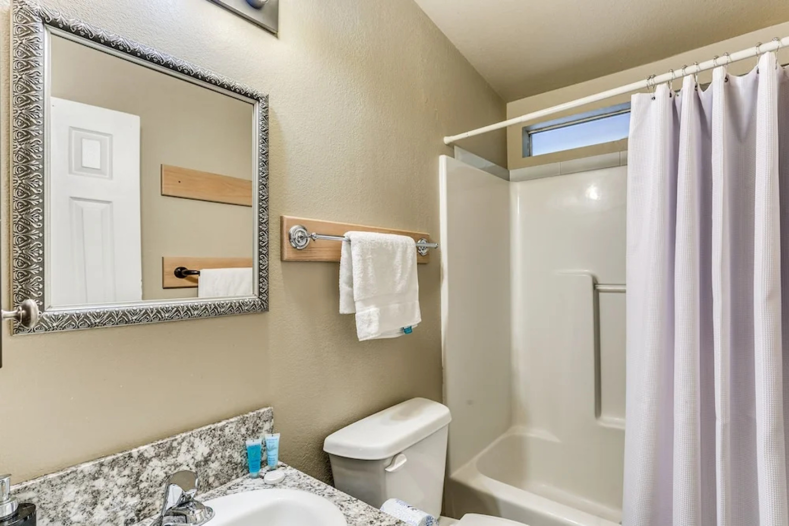 Yosemite Natl Park Getaway: Hot Tub & Mtn Views!