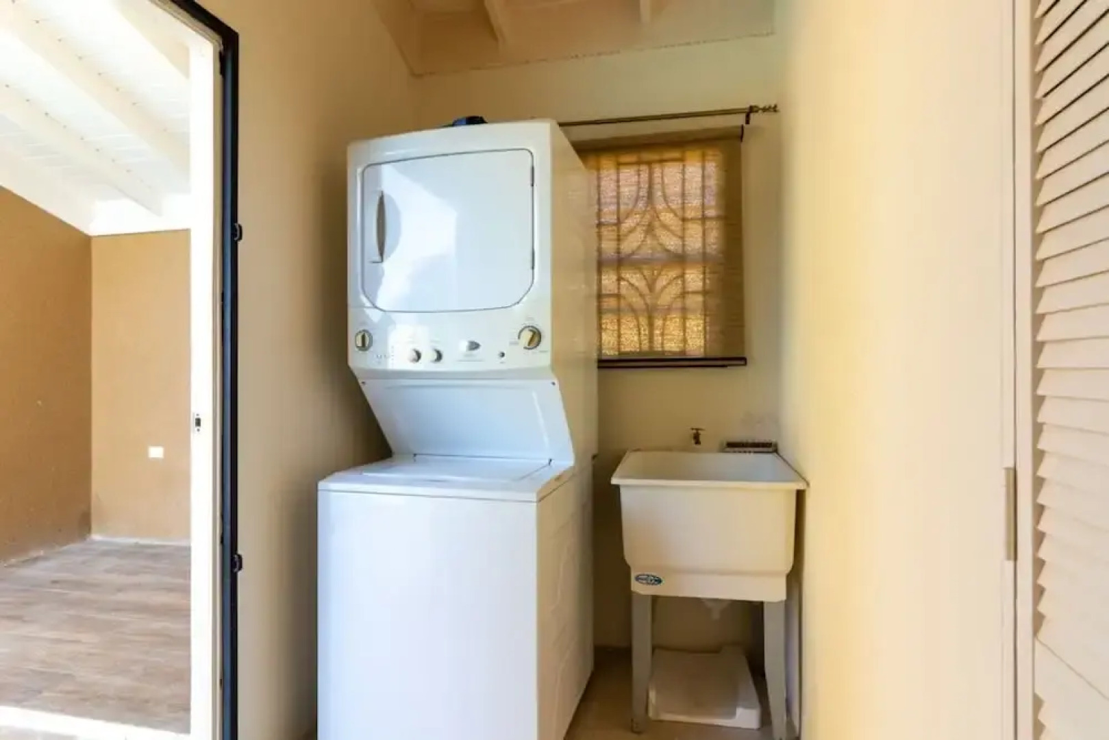 Private Pool Draxhall Gated Gym Tennis Full AC