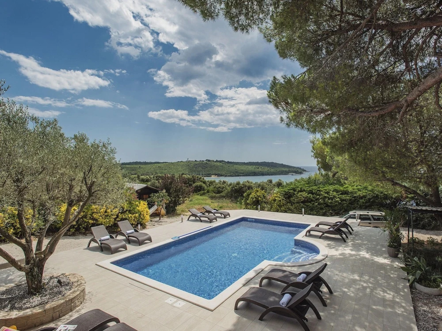 Holiday House for 14 Persons with Private Pool near Beach & Pula