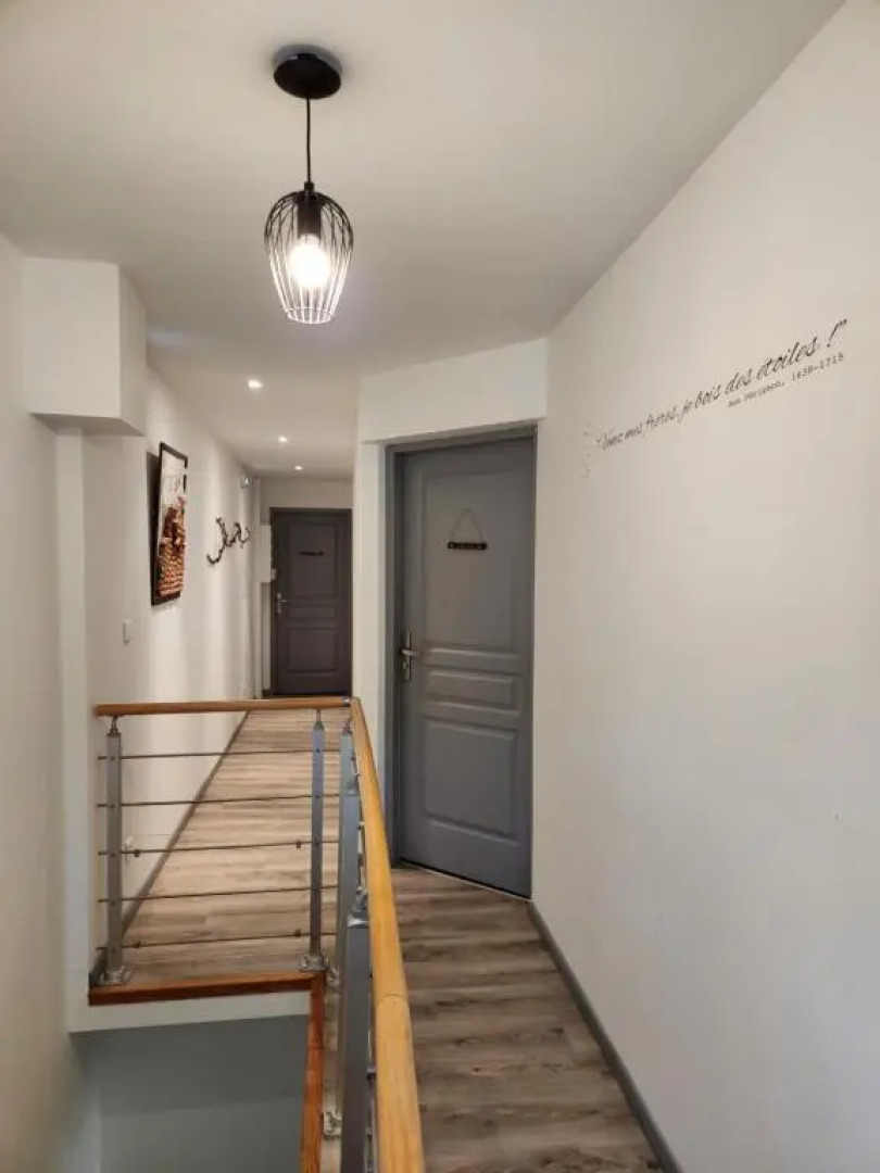 Chambres privées à Hautvillers, berceau du champagne avec salle de bain et toilettes incluses