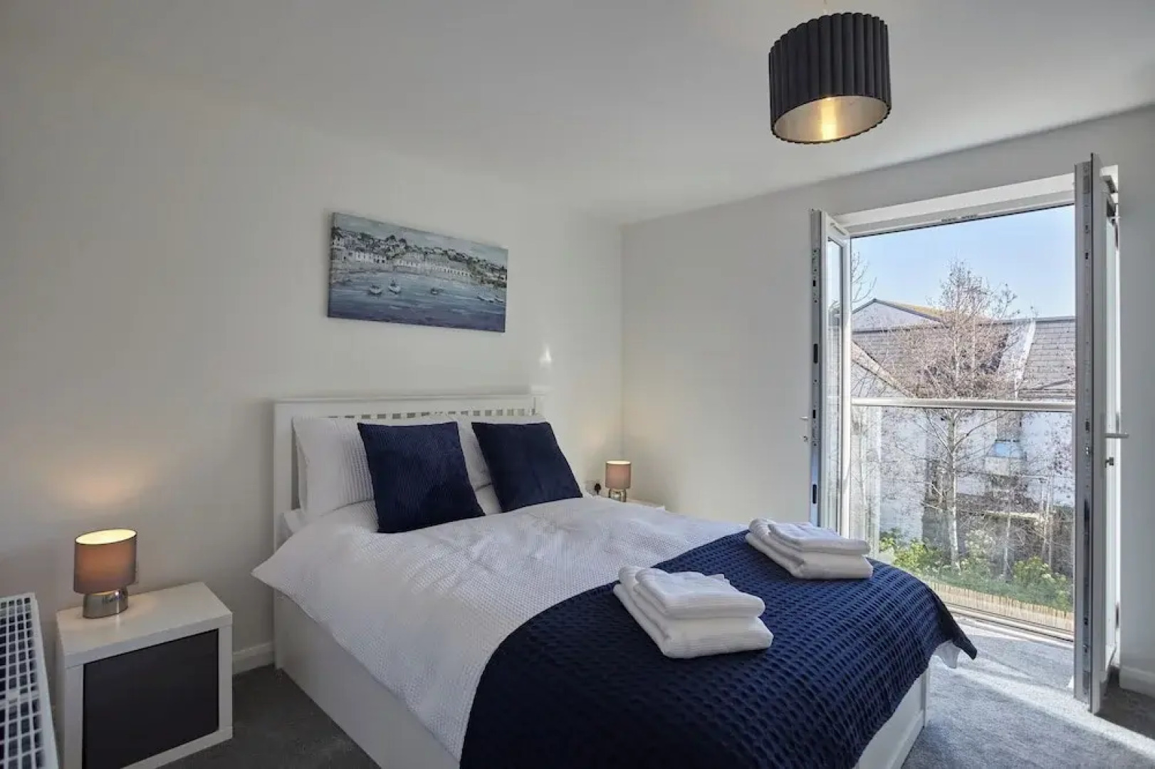 2022 Modern Home In Central Hayle With Parking