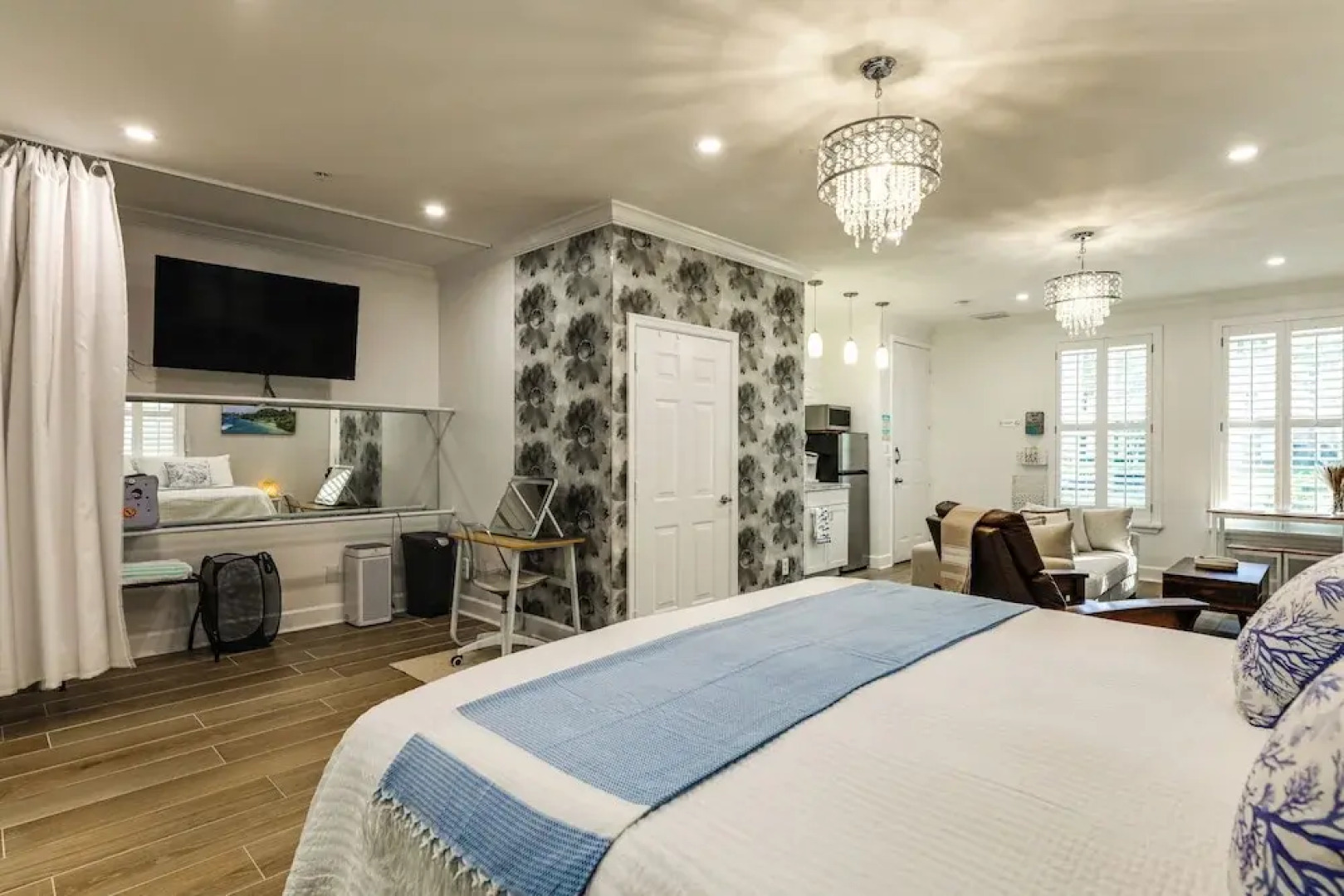 Pet-friendly Studio: 6 Mi to Jupiter Beach Park!