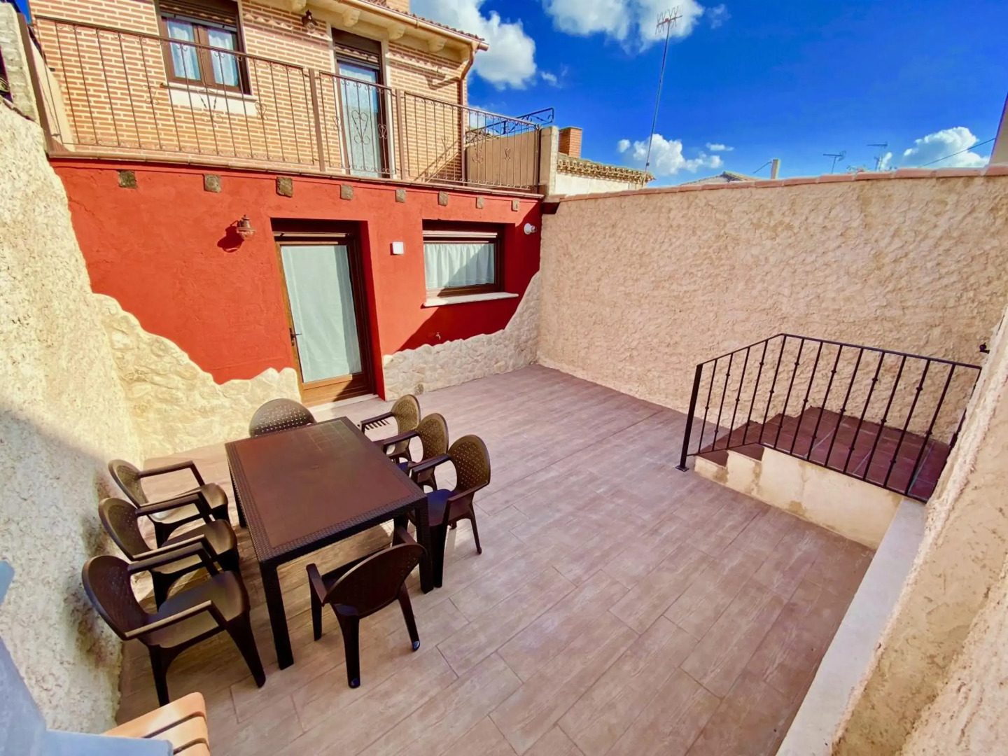 La Parada de Jimena-Casa rústica rodeada de bodegas en Rueda