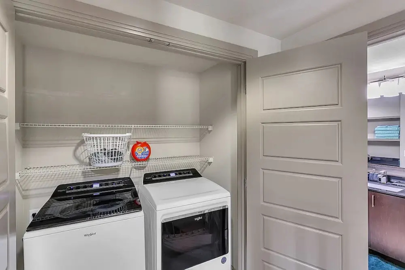 Cozy Condo Nature,park &lakeview 2 Bedroom Condo