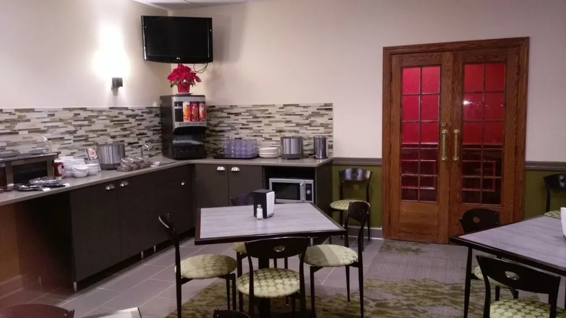 The Falls Inn & Suites / Bigwood Event Center