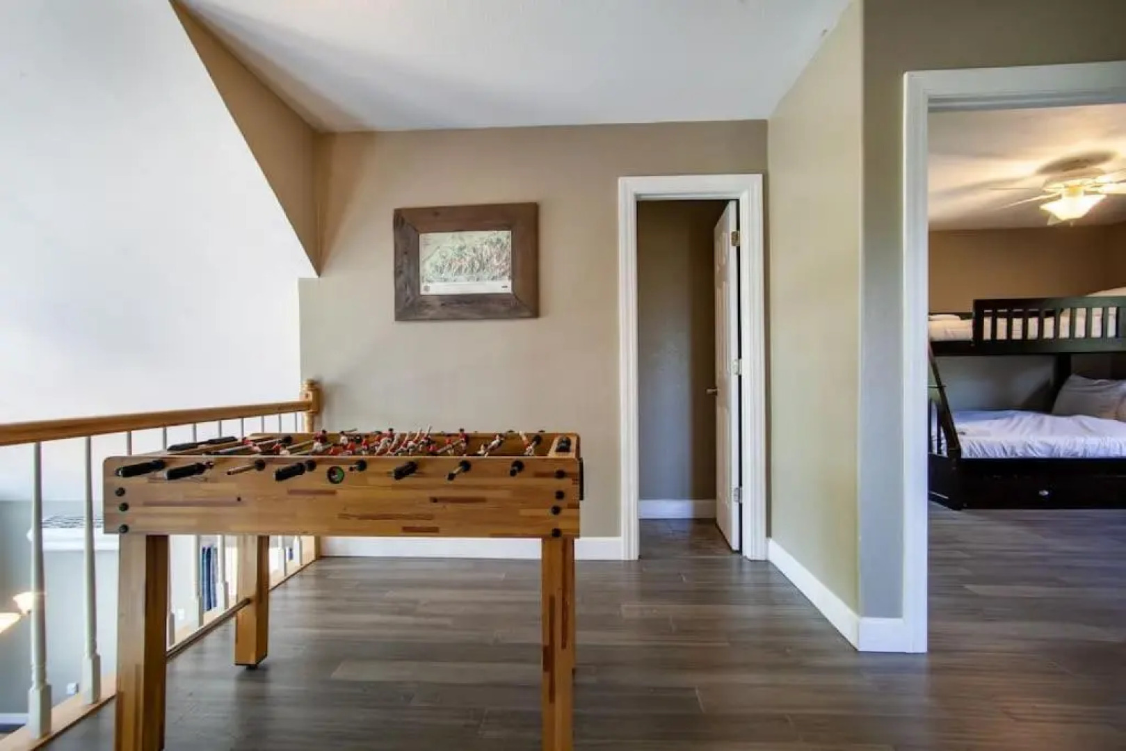 Hill Top Retreat, Lake access, hot tub, mtn view