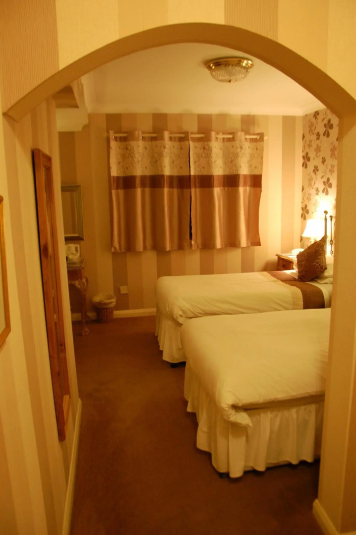 Albright Hussey Manor