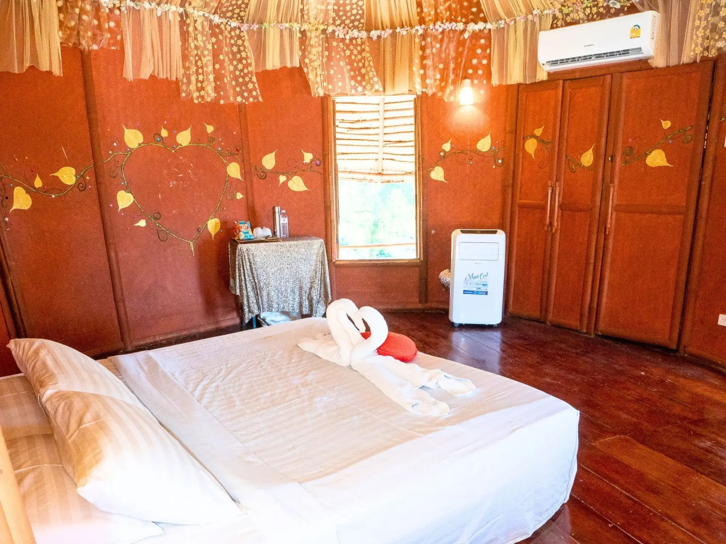 Paree Hut Resort Koh Sichang