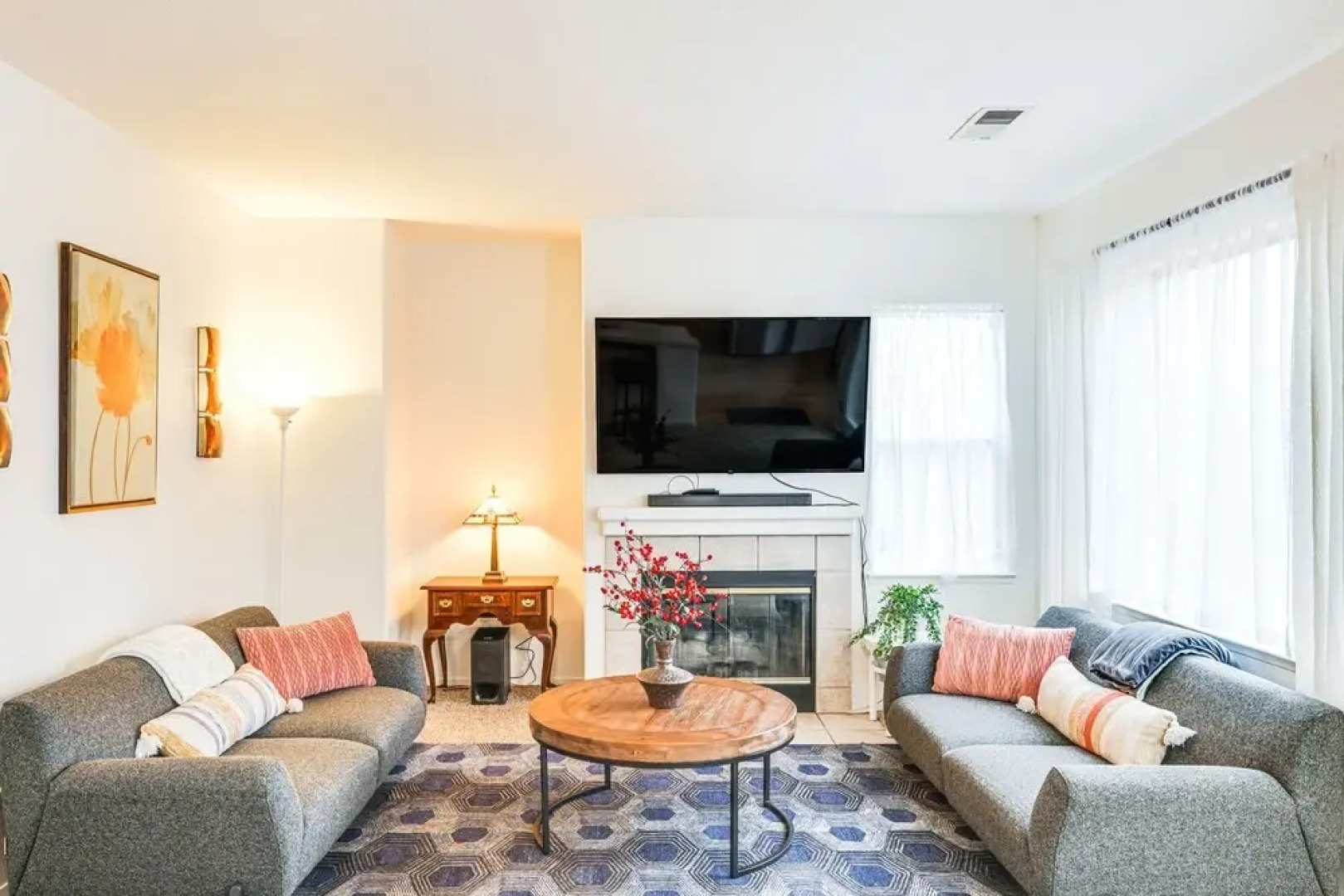 Spacious Los Banos Home w/ Patio - Dogs Welcome!