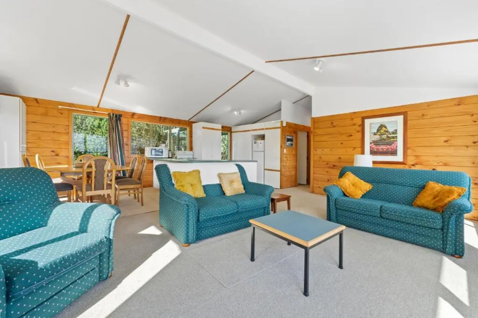 Seaview, Sun and Surf - Piha Holiday Home