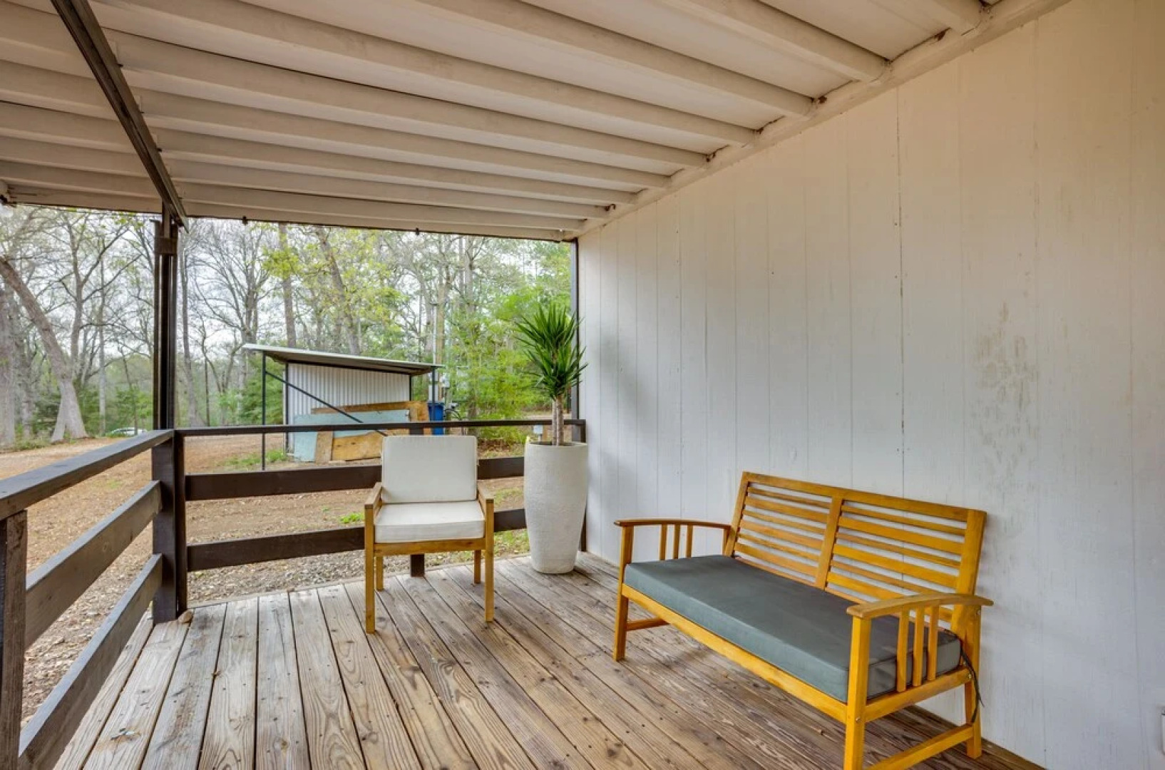 Willis Cabin on 6 Acres - Close to the Lake!