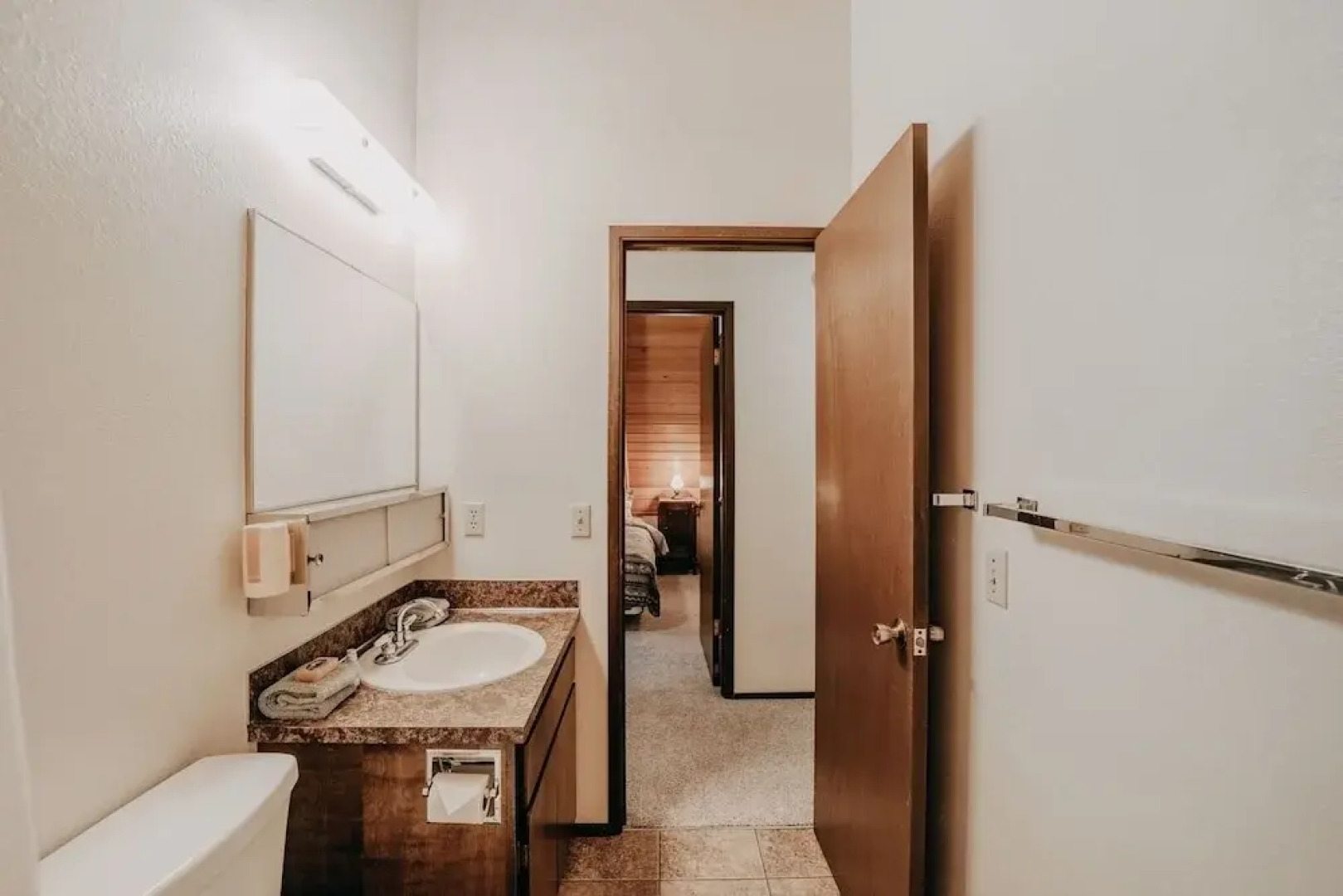 35sl - Air Conditioning - Pets Ok - Fireplace - Sleeps 6 3 Bedroom Home by RedAwning