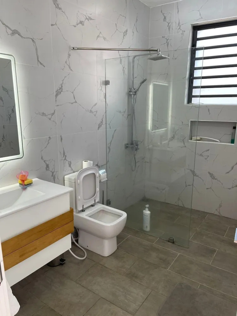 Impeccable Luxury 3-bed Apartment in Albion