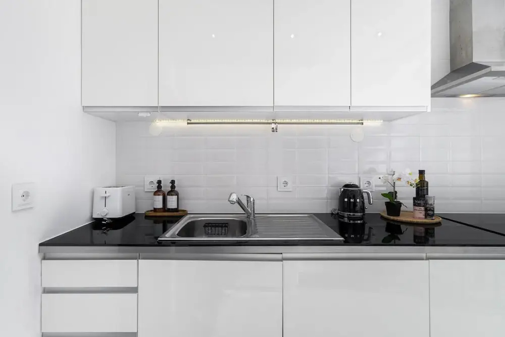 Suburban Serenity Family Home With Pool