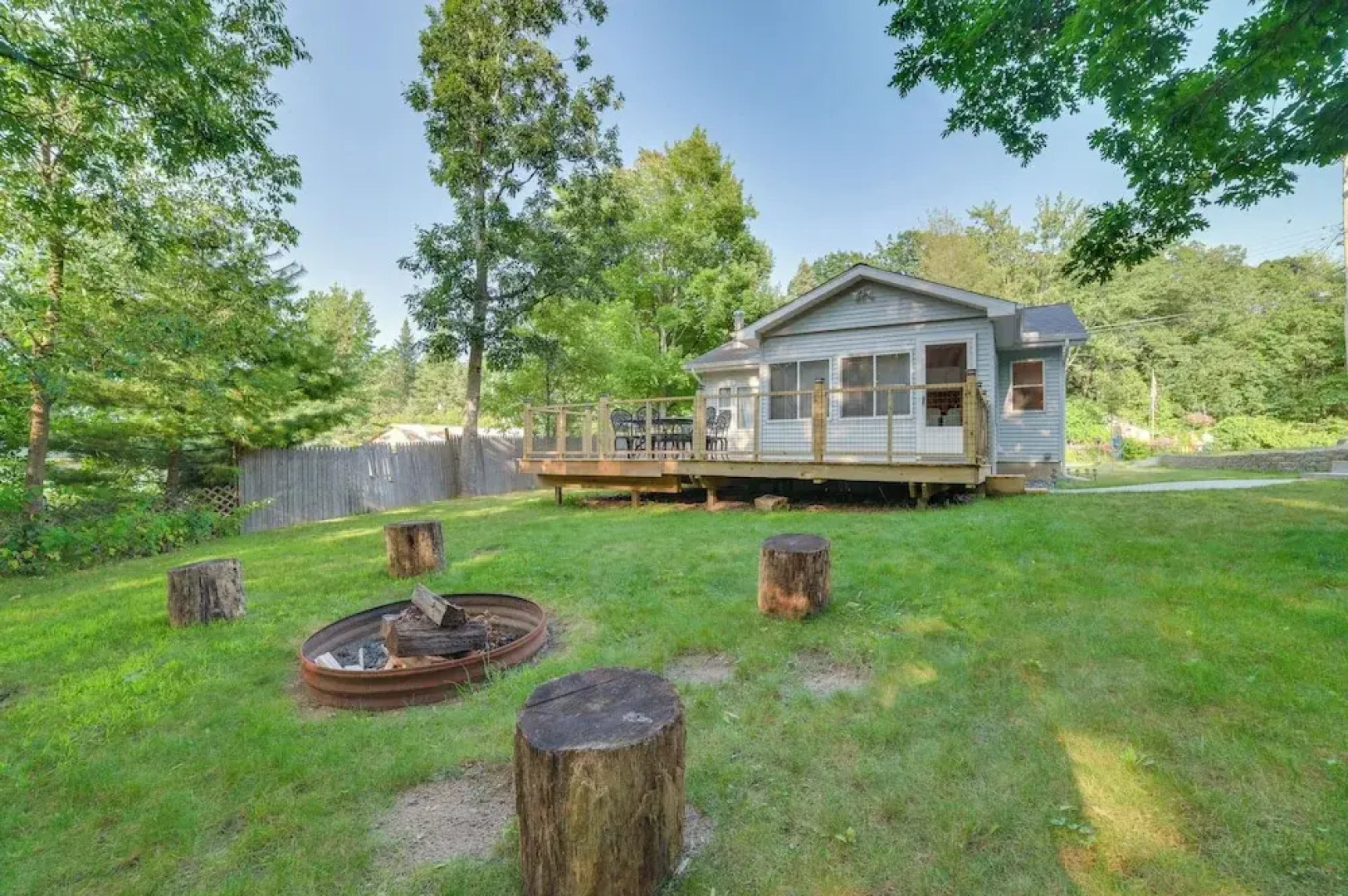 Quiet Family Home w/ Yard < 1 Mi to Houghton Lake!