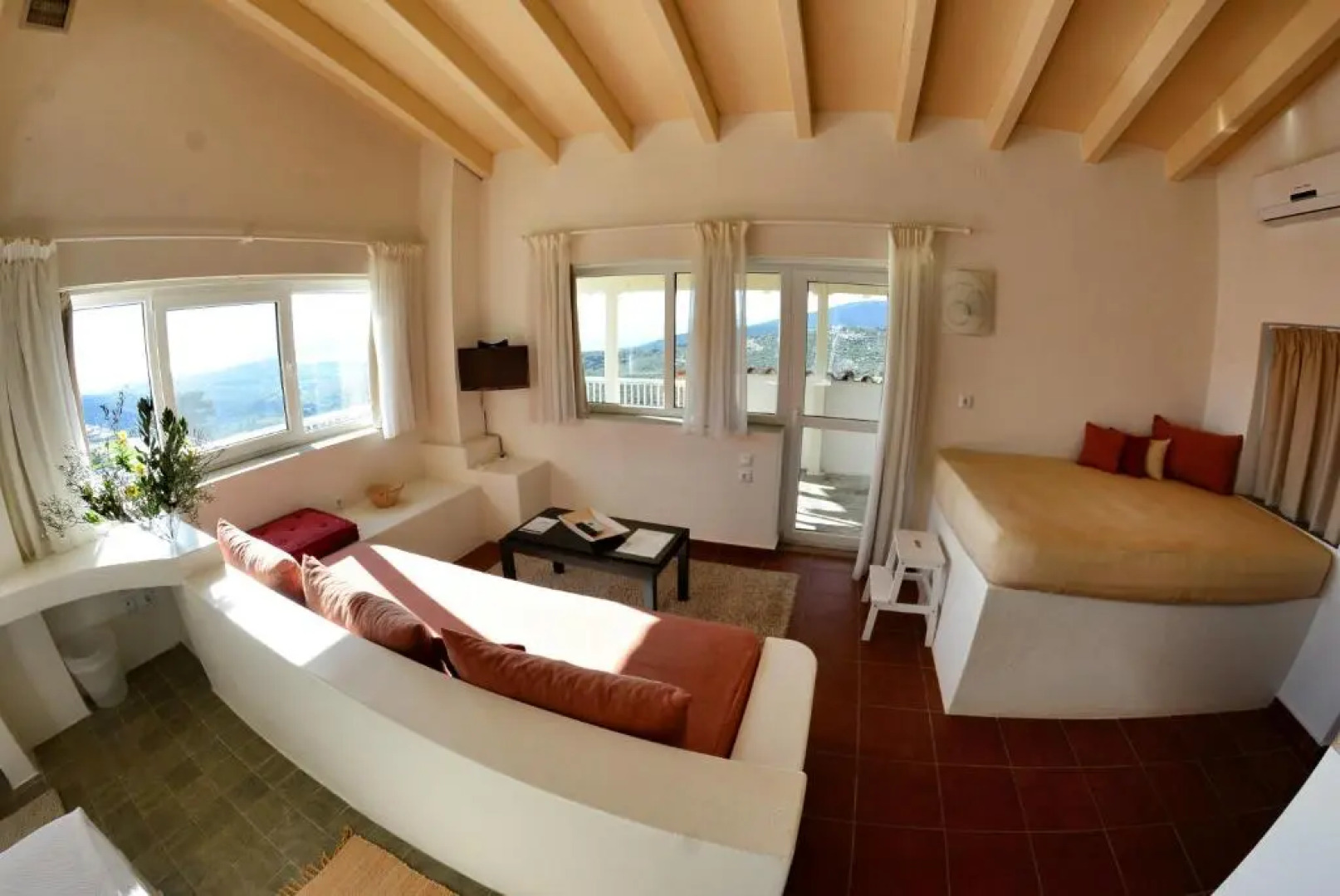 Golden Sea View Suites