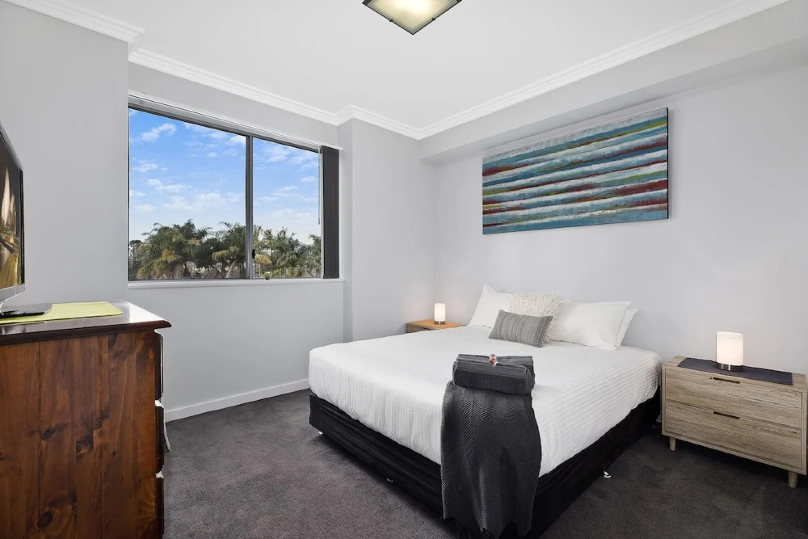 Lakeside Waterfront Apartment 18