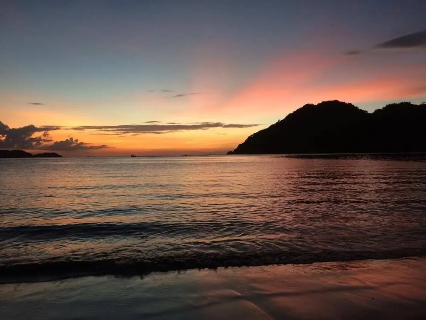 Beach Condos Pico de Loro Hamilo Coast