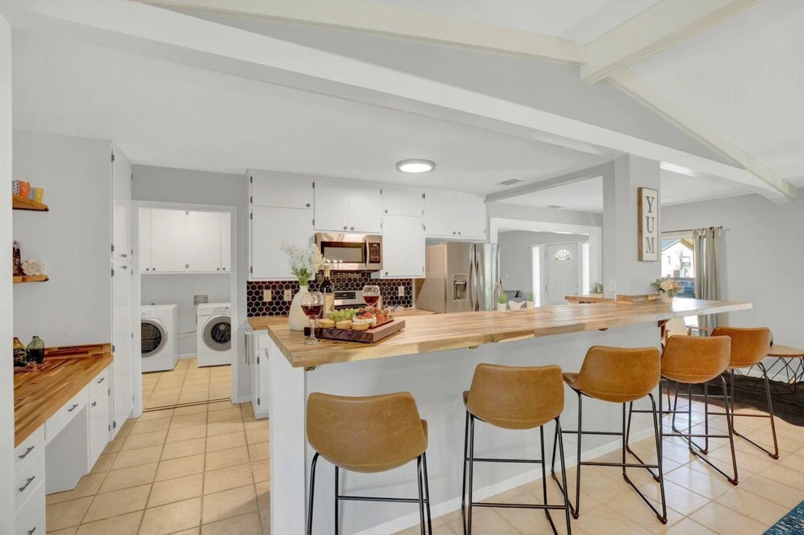 Huge Luxury Home Hot Tub and Sauna 2 mi to Dwntn