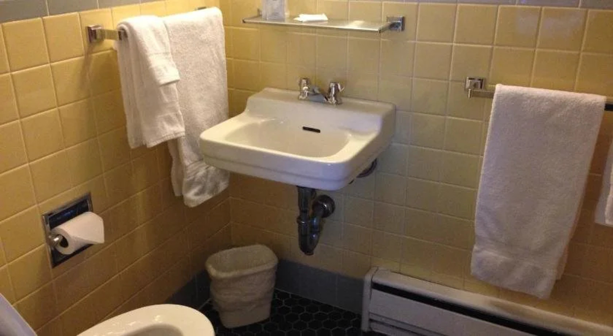 Eagle House Beachside Motel