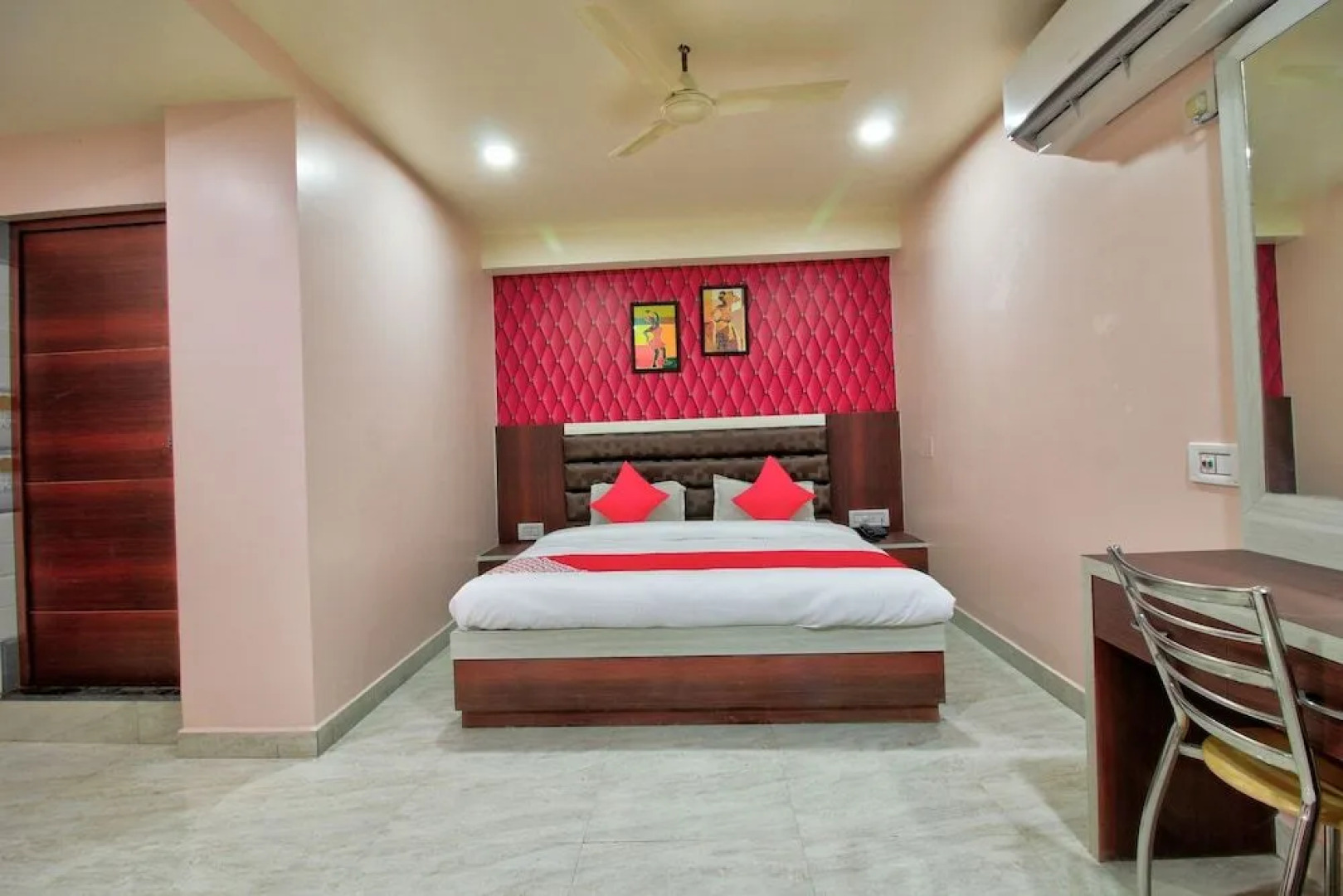 OYO 24872 Hotel Golden Fiesta