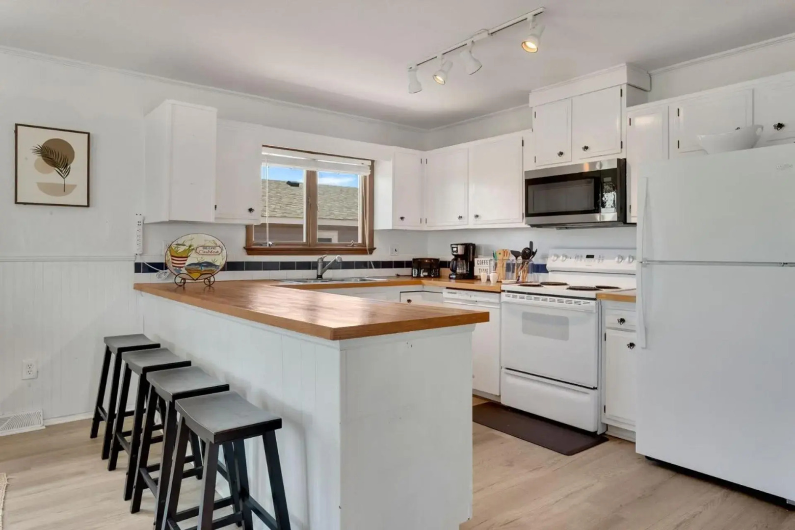 4122 - Blue White Haven