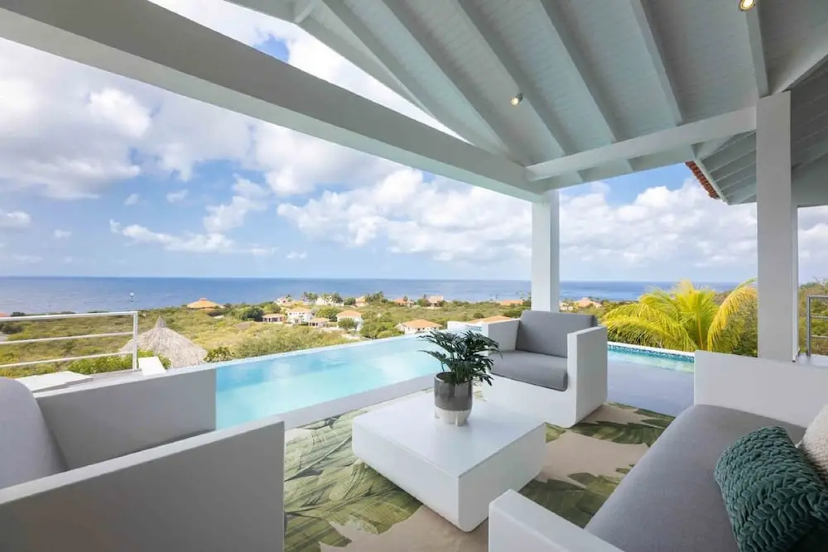 Modern Vibrant Villa With Terrace Private Pool
