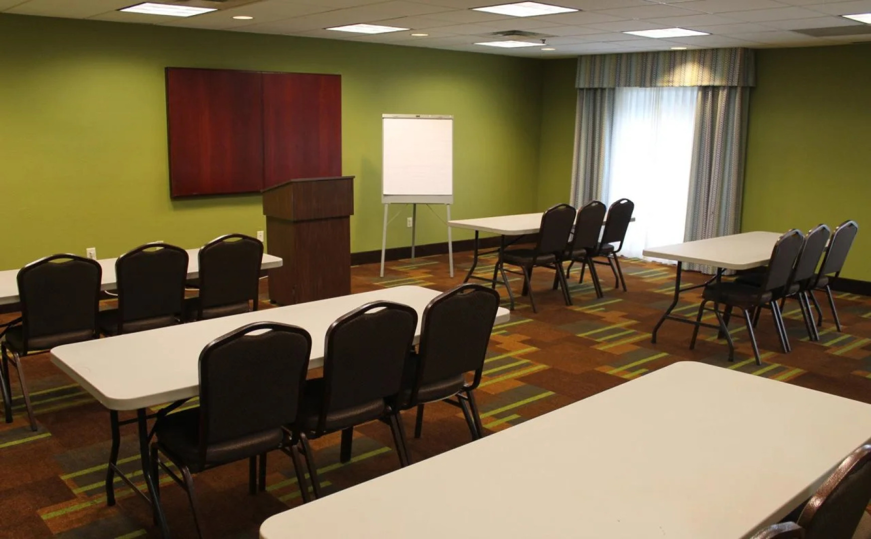 Holiday Inn Express & Suites Starkville by IHG