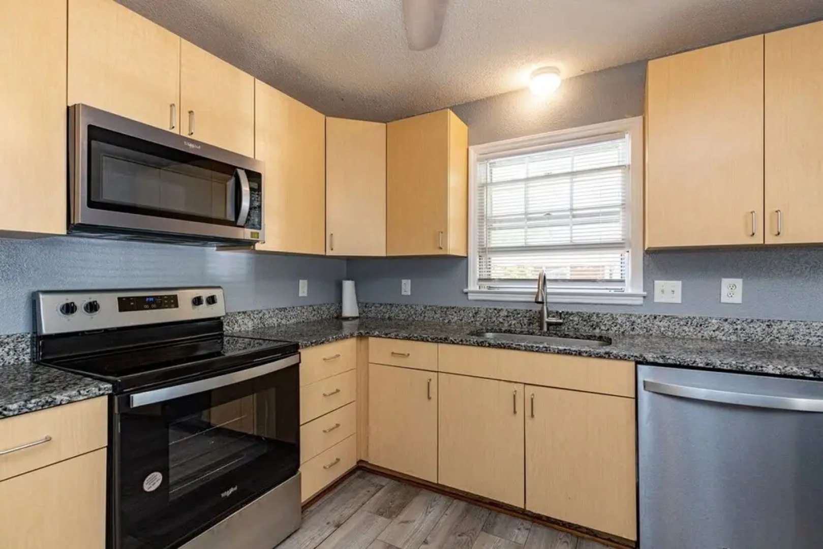 Cozy 3BR Home Patio Grill Free Parking Wi-fi