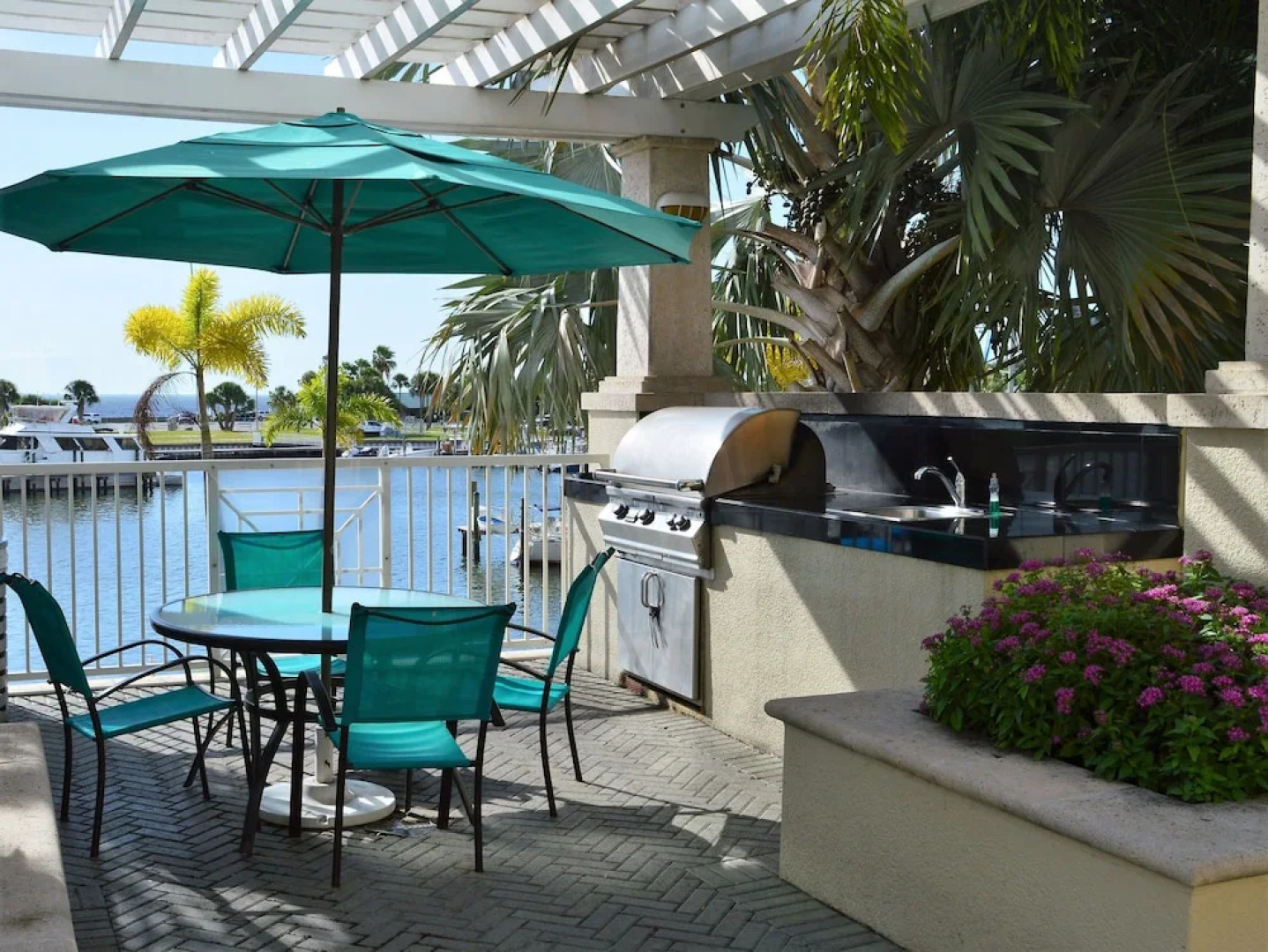 Harborside Suites at Little Harbor