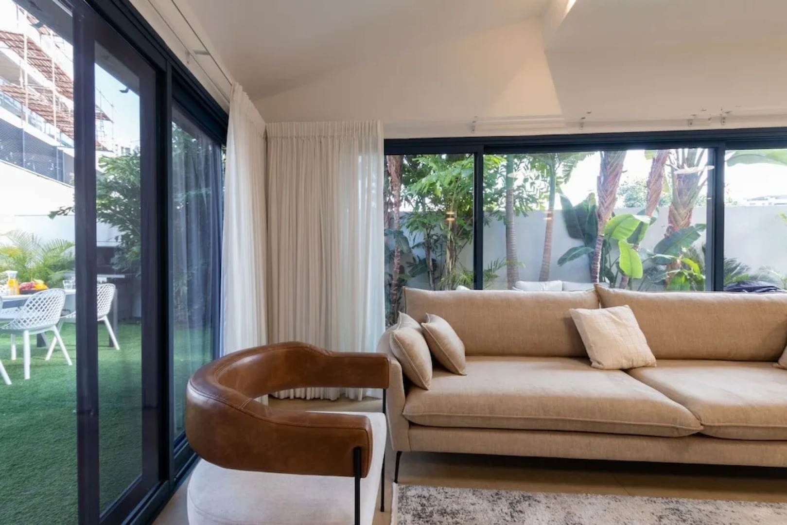 Huge Pampering Villa 5 BR with Jacuzzi