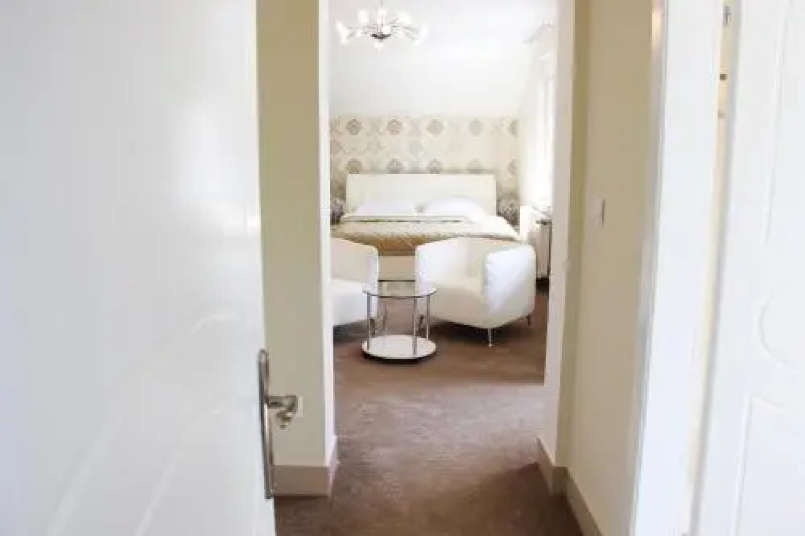 Wing Club Apartments