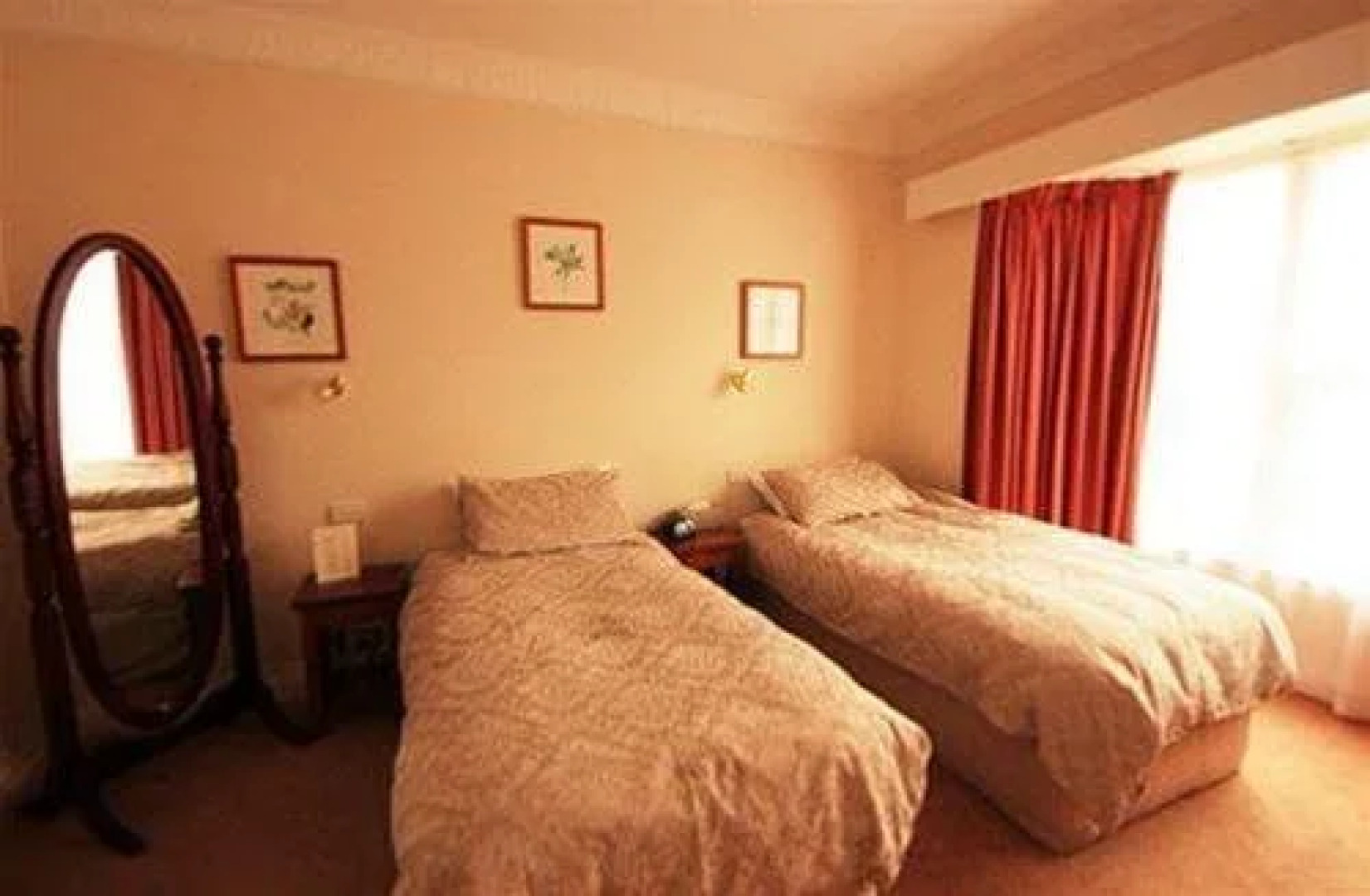 Clovelly House Accommodation