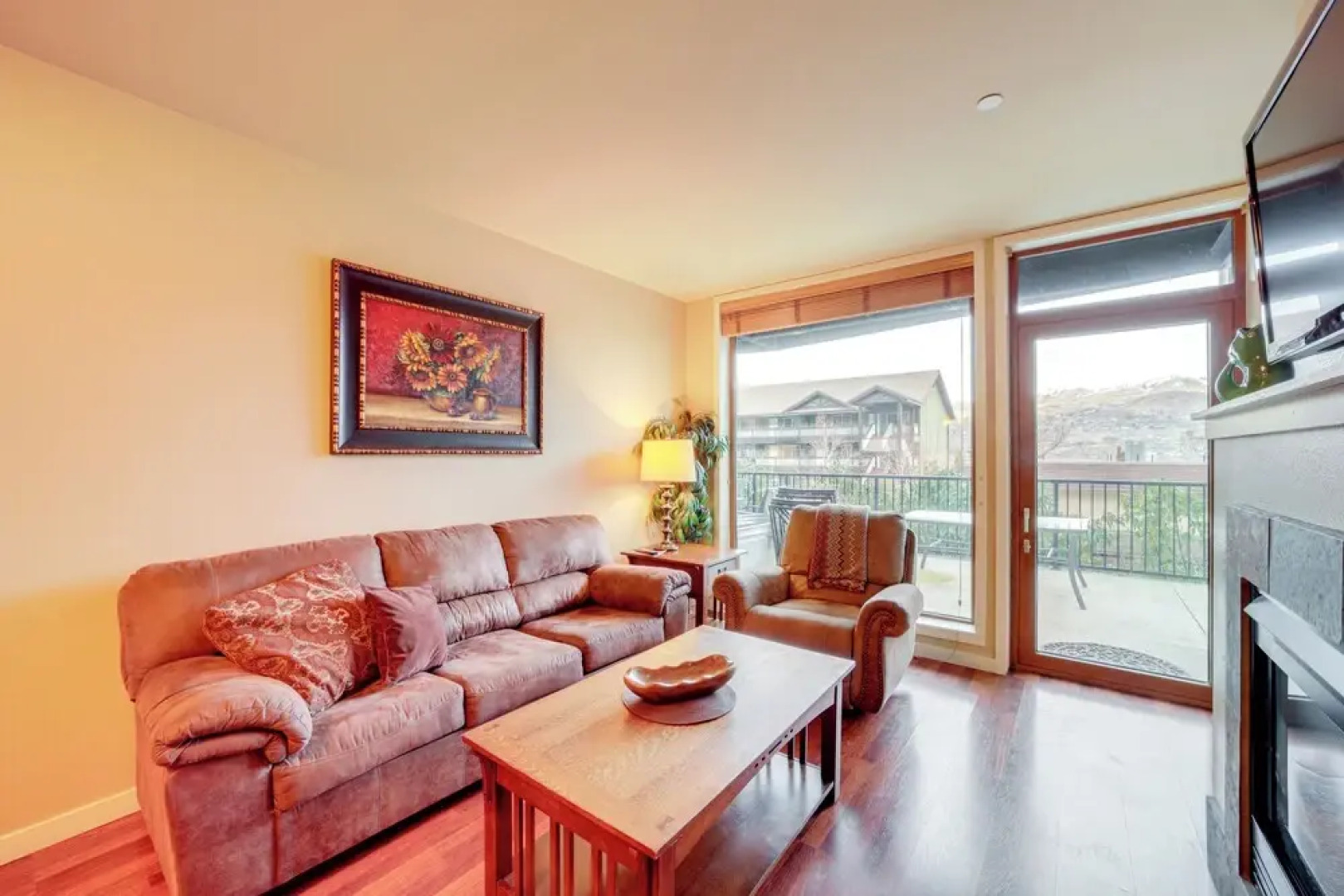 Walk to Lake Chelan: Condo w/ Pool Access