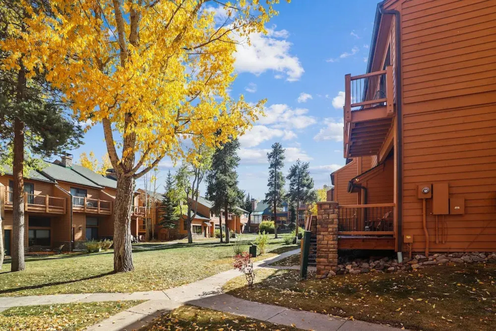 Rocky Mountain Multi-level Cedars 2 Townhome Steps to Lift by RedAwning