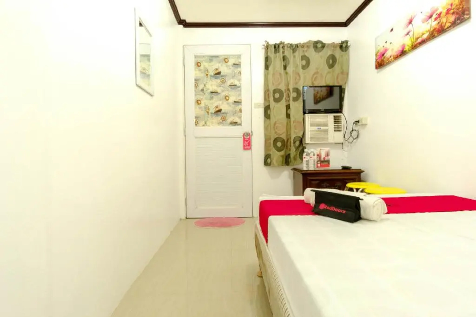 RedDoorz @ Prince JB Beach Resort Zambales - Vaccinated Staff