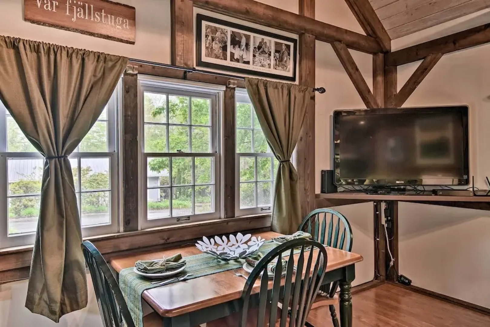 6 Mi to Grandfather Mountain Park: Cottage w/ Deck